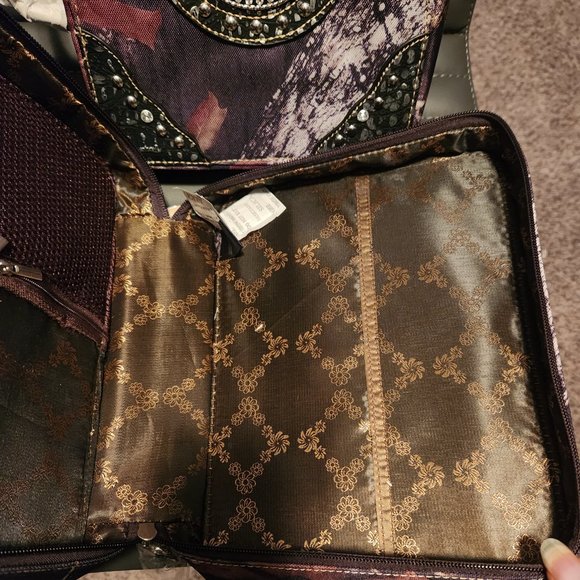 Brand New Mossy Oak Studded Bible Covers (1 Available) - Picture 13 of 16